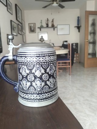 Collezione di tazze antiche