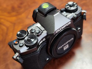 Olympus OM-D E-M5 Mark II Ed. LimitadaTitanium