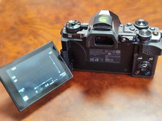 Olympus OM-D E-M5 Mark II Ed. LimitadaTitanium