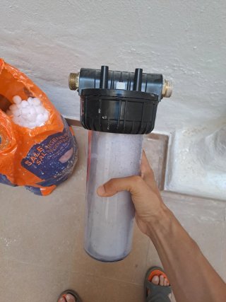 Filtro descalcificador con sal