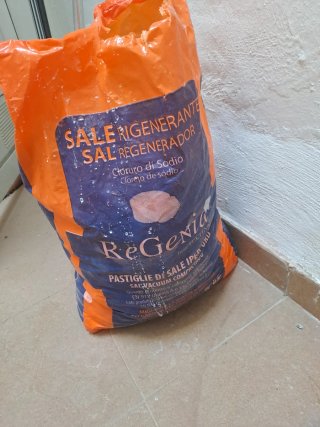 Filtro descalcificador con sal