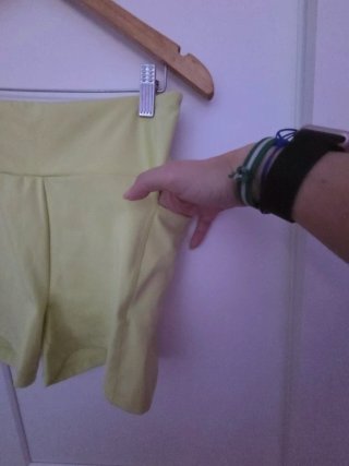 Mallas deportivas cortas con bolsillo lateral