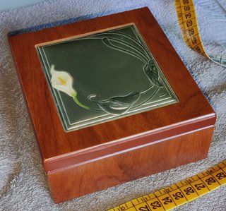 Portagioie in legno e metallo (circa 15x15 cm)