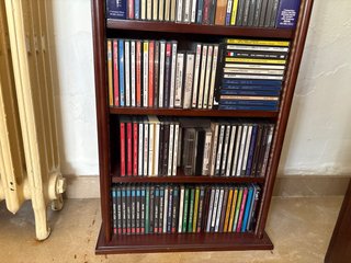 Mueble para CDs de música clásica y jazz