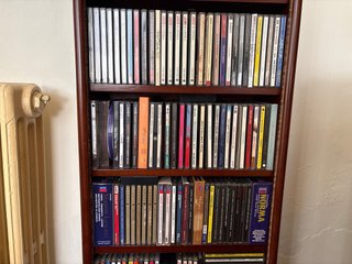 Mueble para CDs de música clásica y jazz