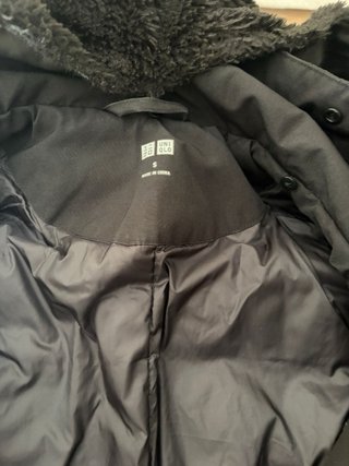 Chaqueta Uniqlo Negra con Capucha