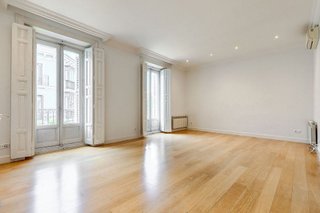 Piso en alquiler en Recoletos en Madrid