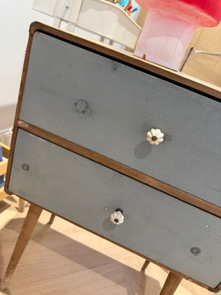 Comodino in legno e plastica