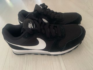 Zapatillas Nike Negras y Blancas