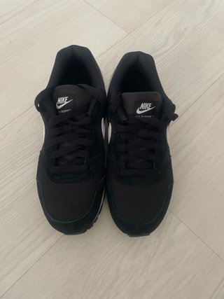 Zapatillas Nike Negras y Blancas