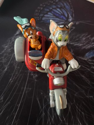 Figuras Tom y Jerry en Sidecar.