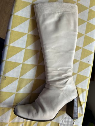 Botas de piel altas beige y tacón marrón T.38