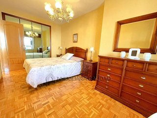 Piso en alquiler en Plaza España - Villa Pilar - Reyes Católicos - Vadillos en Burgos
