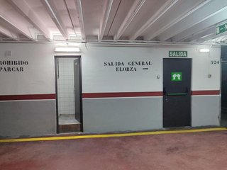 Garaje en venta en Milán - Pumarín - Teatinos en Oviedo