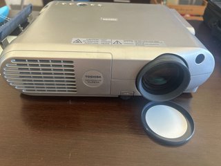 Proyector Toshiba LCD TLP-670E Plata