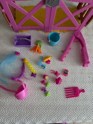 Establo Barbie con Muñeca y Caballos