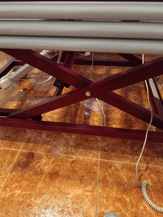 Cama articulada con tren elevador