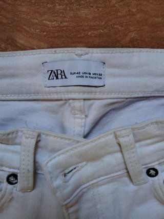 Pantalón vaquero blanco Zara