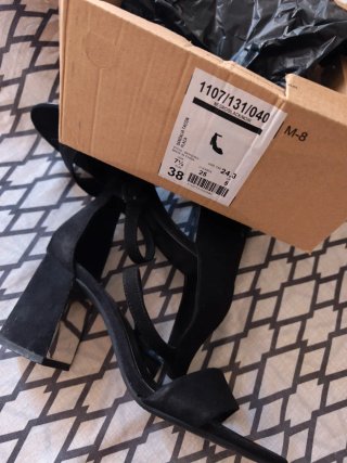 Sandalias Bershka Tacón Negro Talla 38