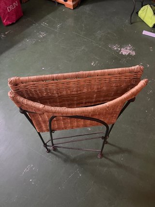 Mesa forja y mimbre con 2 sillas