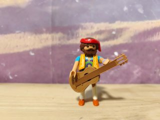 Playmobil hippie con guitarra