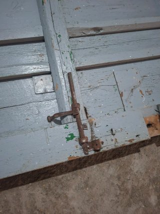 Puerta rústica de madera antigua