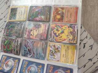 Álbum con cartas Pokémon