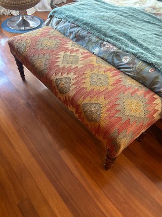 Pie de cama con estampado geométrico