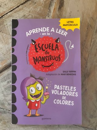Libro escuela de monstruos - pasteles voladores