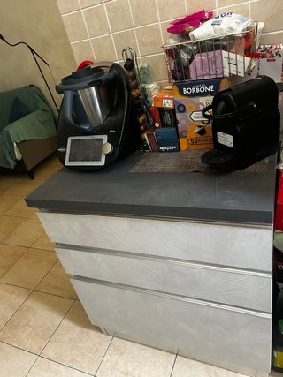 Cucina componibile con elettrodomestici