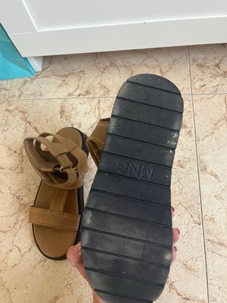 Sandalias T-Strap Beige/Marrón