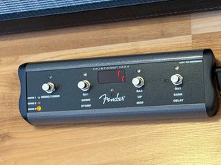 Fender Mustang IV 150W + Pedal