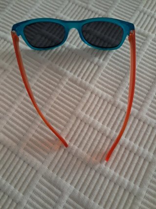 Gafas de sol infantiles Polaroid y funda de regalo