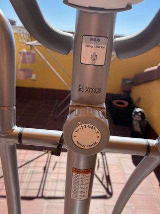 Elíptica gris y blanca