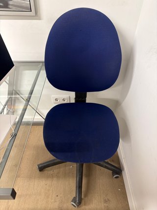 Silla de oficina azul y negra