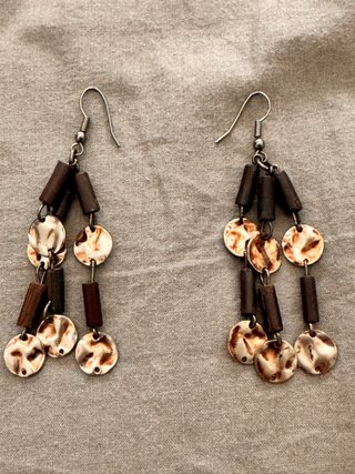 Pendientes largos de metal