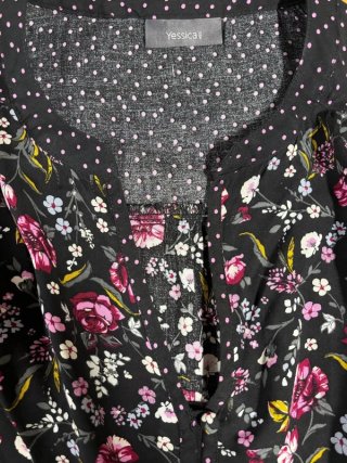 Blusa fluida floral y lunares boho
