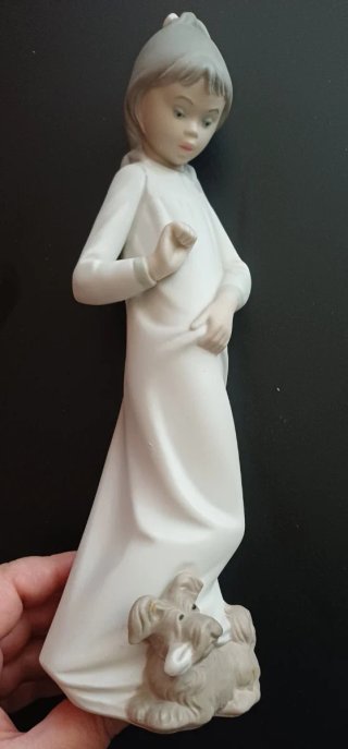 Figura porcelana mate Zaphir.Lladró Niña con perro