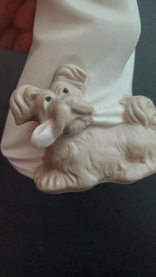 Figura porcelana mate Zaphir.Lladró Niña con perro