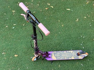 Patinete infantil Oxelo rosa y lila con freno