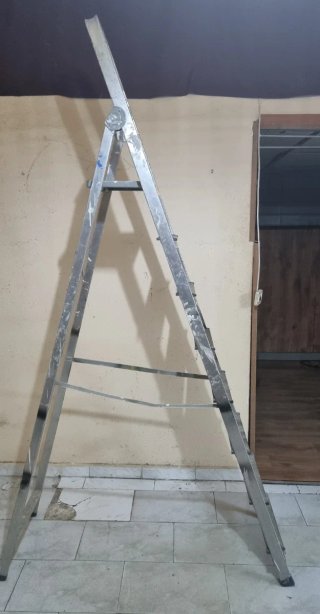 Escalera grande de aluminio de 8 peldaños