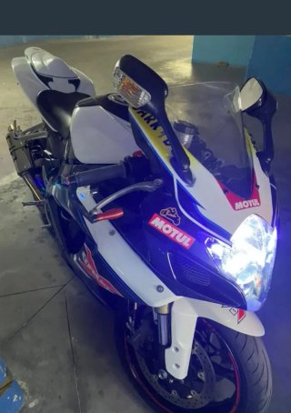 Suzuki GSXR 600 K7 sportbike