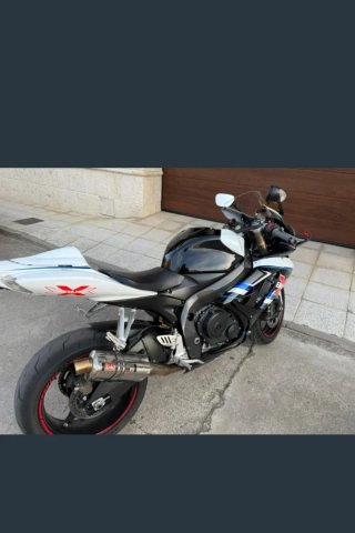 Suzuki GSXR 600 K7 sportbike