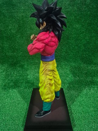 Goku Super Saiyan 4 Escala 1/4