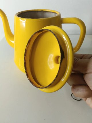 Cafetera esmaltada vintage amarilla