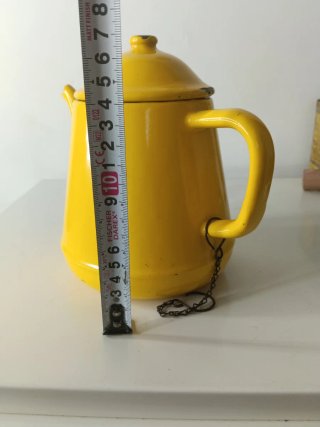 Cafetera esmaltada vintage amarilla