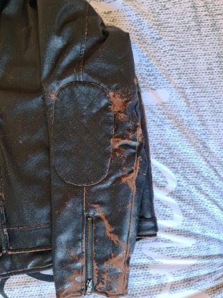 Chaqueta efecto cuero desgastado