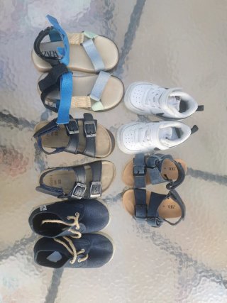 Zapatillas de Zara, Nike y esfera.