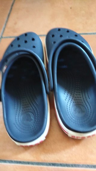 Zuecos Crocs Azul y Rojo
