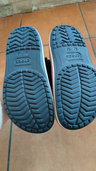 Zuecos Crocs Azul y Rojo